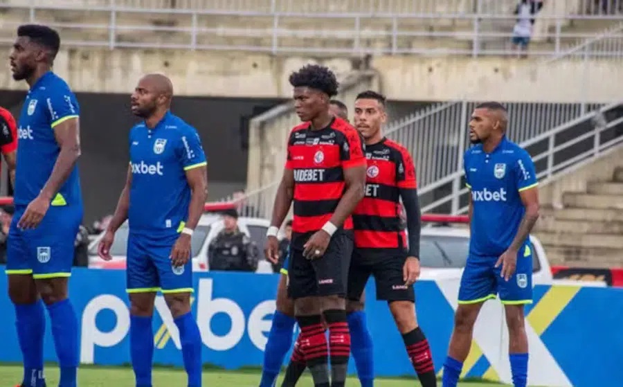 Campinense vence Serra Branca, vira líder e encaminha classificação