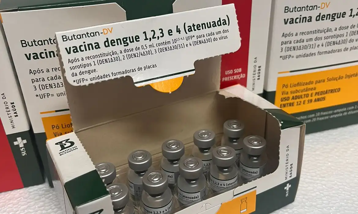 Ministério da Saúde suspende vacina contra a dengue, feita pelo Butantan